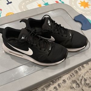 Nike air max tavas great condition